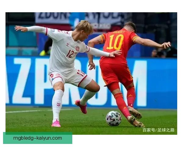 海伦芬控球能力持续提升，近期比赛中发挥稳定值得关注。