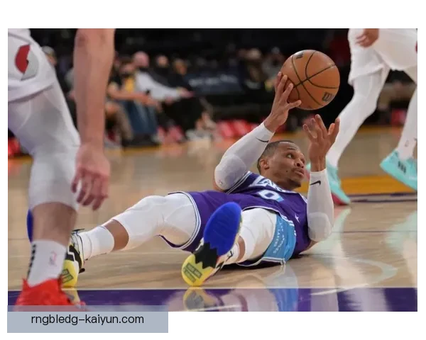 巴斯托尼关键解围助力球队保持领先，状态回暖值得关注